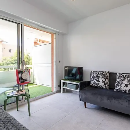 Pretty Studio Swimming Pool And Sea Cagnes-sur-Mer Esterno foto