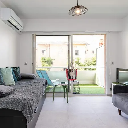 Pretty Studio Swimming Pool And Sea Cagnes-sur-Mer Esterno foto