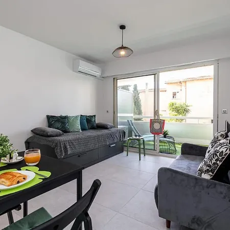 Pretty Studio Swimming Pool And Sea Cagnes-sur-Mer Esterno foto