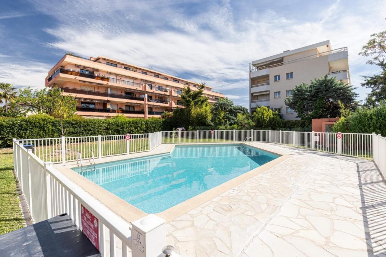 Pretty Swimming Pool And Sea Appartement