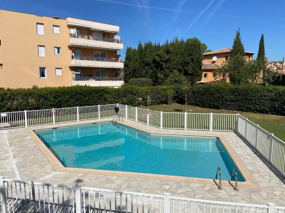 Pretty Swimming Pool And Sea Appartement *